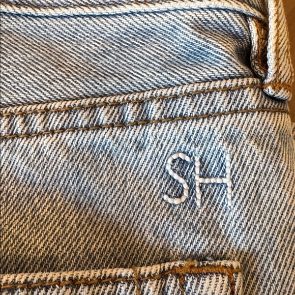 Still here - never been worn. Style is the Everyday. - Picture 4 of 4